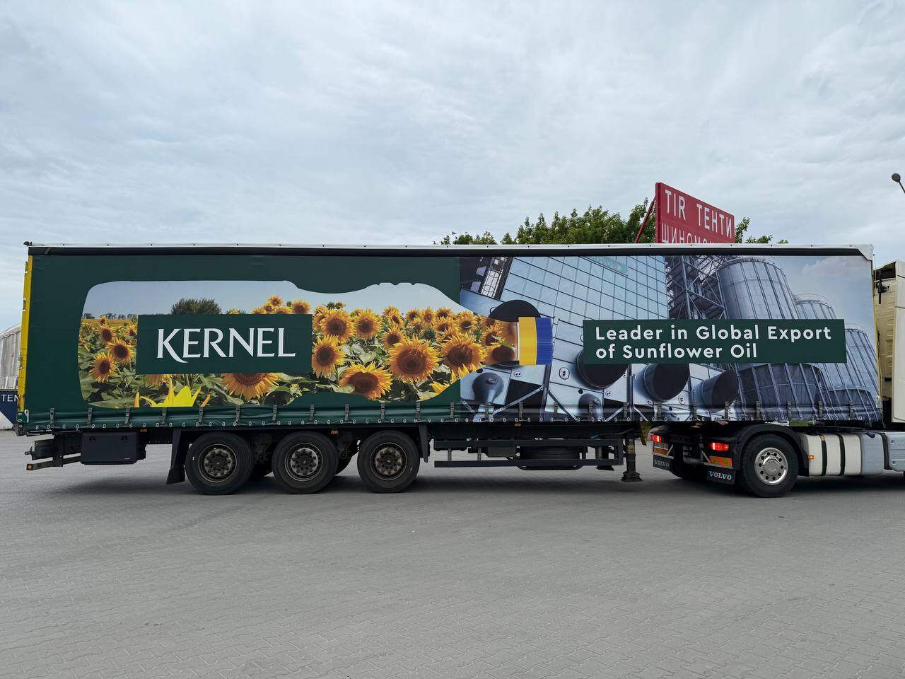 Тент на напівпричіп з брендуванням Kernal — виготовили 27.06 у TENT-K